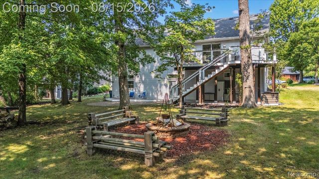 1522 Oregon Court, Waterford Charter Township, MI 48327