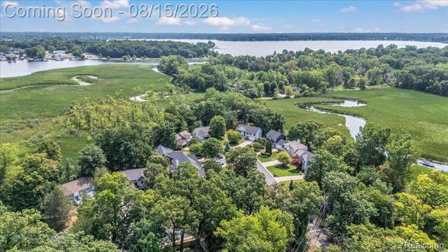 1522 Oregon Court, Waterford Charter Township, MI 48327