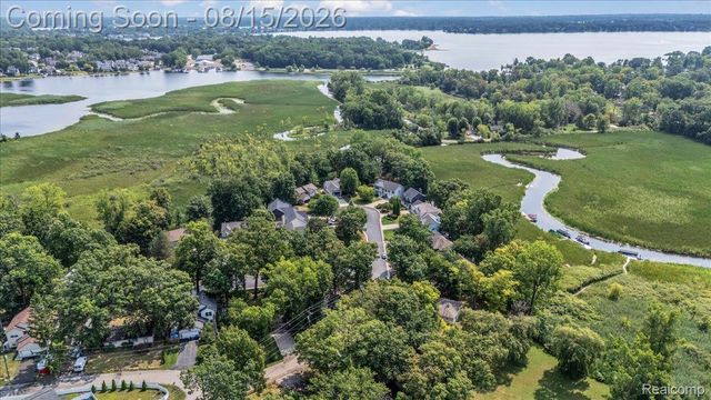 1522 Oregon Court, Waterford Charter Township, MI 48327