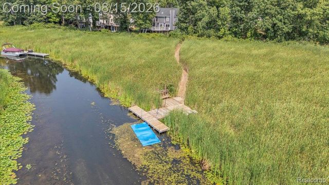1522 Oregon Court, Waterford Charter Township, MI 48327