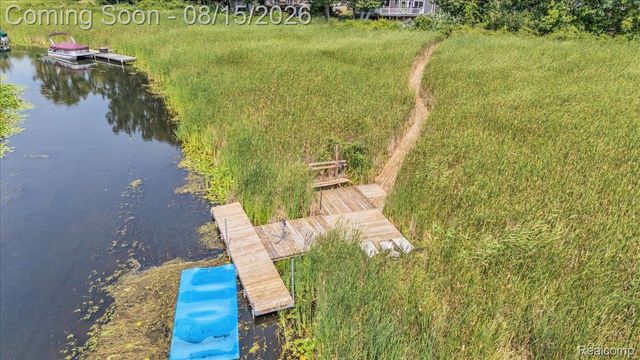 1522 Oregon Court, Waterford Charter Township, MI 48327