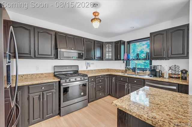 1522 Oregon Court, Waterford Charter Township, MI 48327