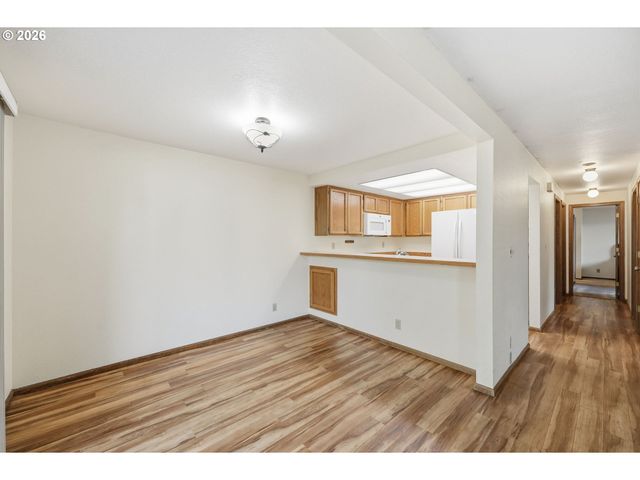 2101 LAKE ISLE Ct, Eugene, OR 97401