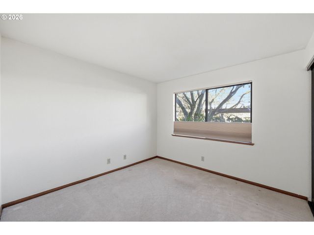 2101 LAKE ISLE Ct, Eugene, OR 97401