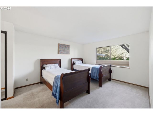 2101 LAKE ISLE Ct, Eugene, OR 97401