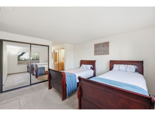 2101 LAKE ISLE Ct, Eugene, OR 97401