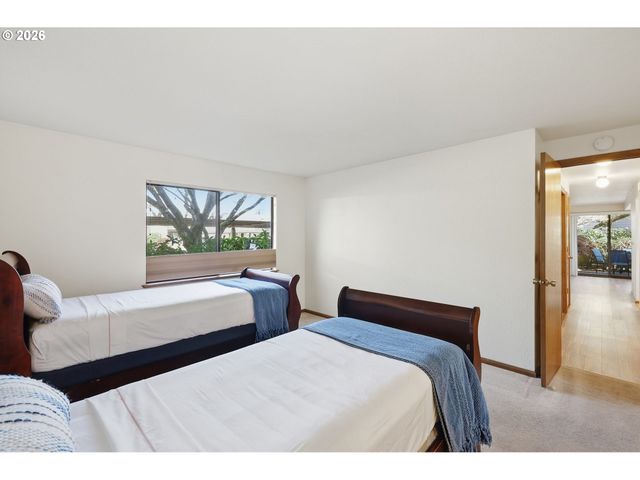 2101 LAKE ISLE Ct, Eugene, OR 97401