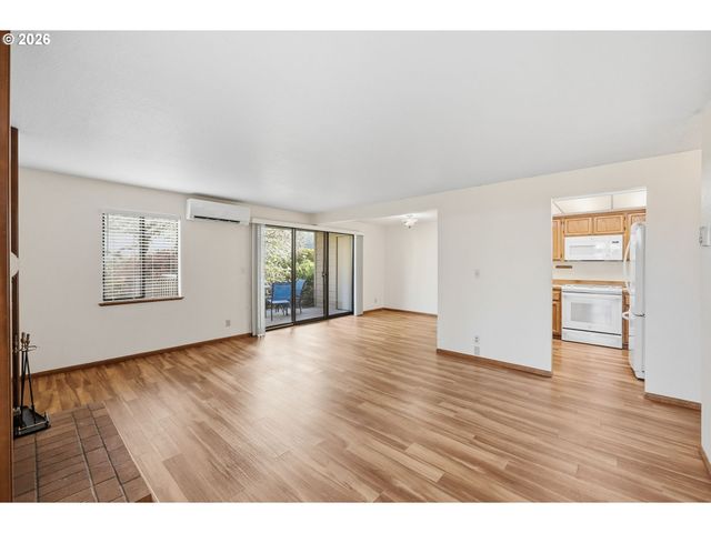 2101 LAKE ISLE Ct, Eugene, OR 97401