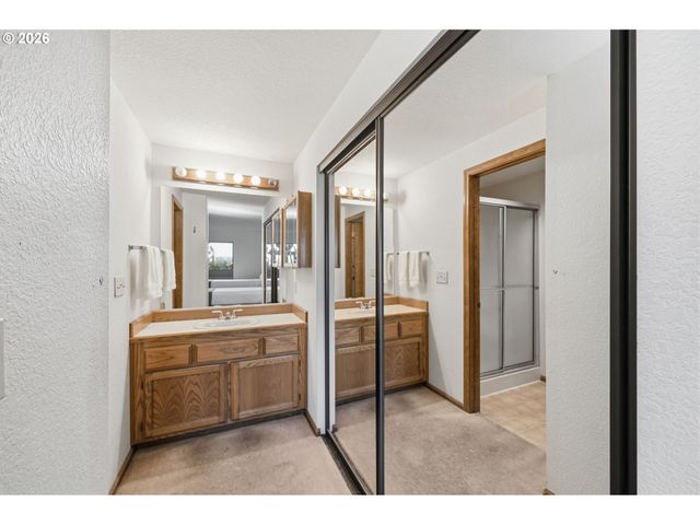 2101 LAKE ISLE Ct, Eugene, OR 97401