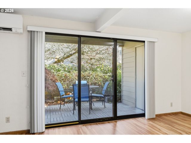 2101 LAKE ISLE Ct, Eugene, OR 97401