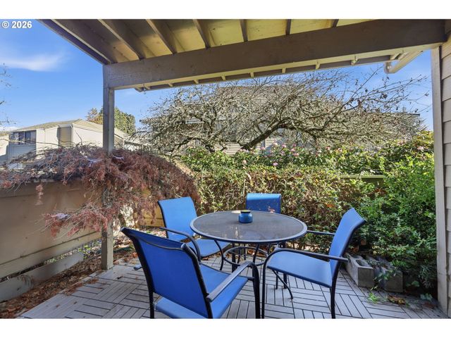 2101 LAKE ISLE Ct, Eugene, OR 97401