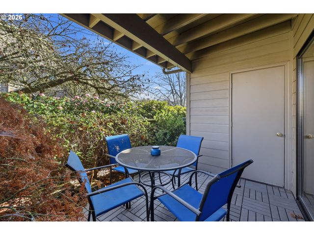 2101 LAKE ISLE Ct, Eugene, OR 97401