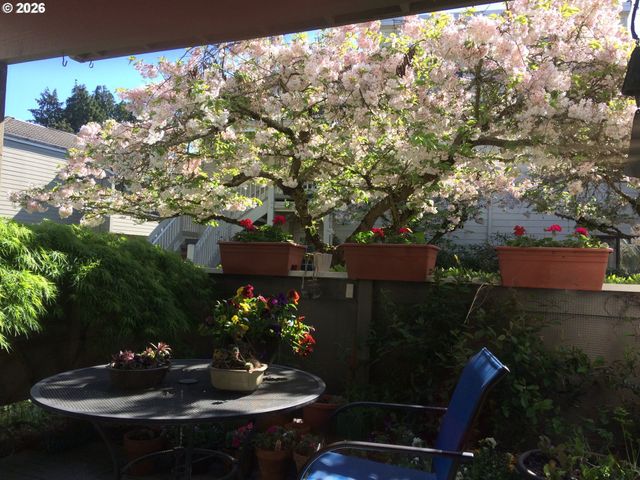 2101 LAKE ISLE Ct, Eugene, OR 97401