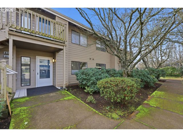 2101 LAKE ISLE Ct, Eugene, OR 97401