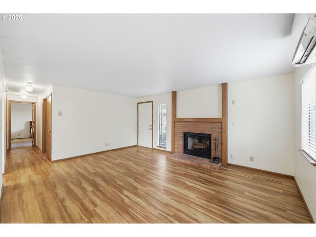 2101 LAKE ISLE Ct, Eugene, OR 97401