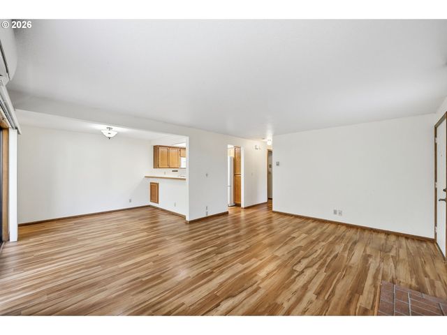 2101 LAKE ISLE Ct, Eugene, OR 97401