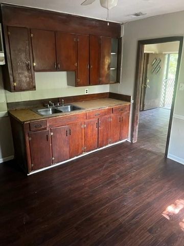 61 11th Avenue, Chickasaw, AL 36611