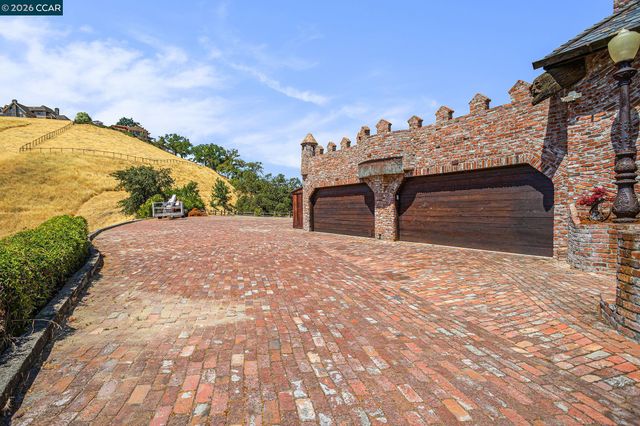 176 Mountain Canyon Ln, Alamo, CA 94507