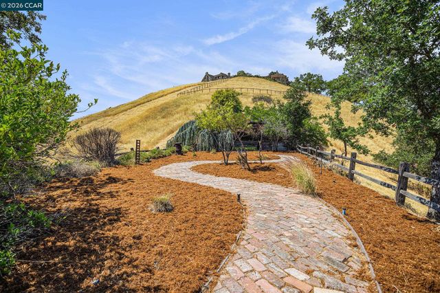 176 Mountain Canyon Ln, Alamo, CA 94507