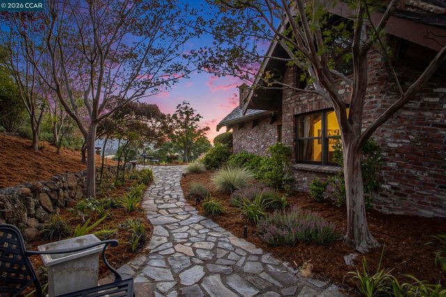 176 Mountain Canyon Ln, Alamo, CA 94507