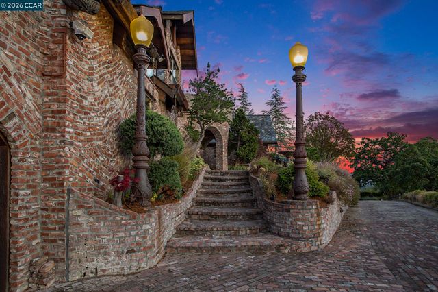 176 Mountain Canyon Ln, Alamo, CA 94507