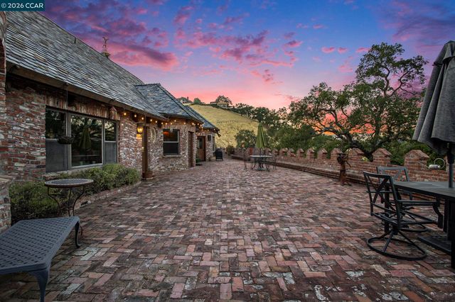 176 Mountain Canyon Ln, Alamo, CA 94507