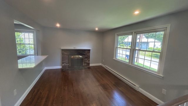 9 Cricket Dr, Sturbridge, MA 01566
