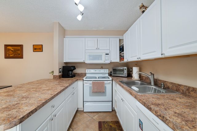 1704 FOREST LAKES Circle A, West Palm Beach, FL 33406