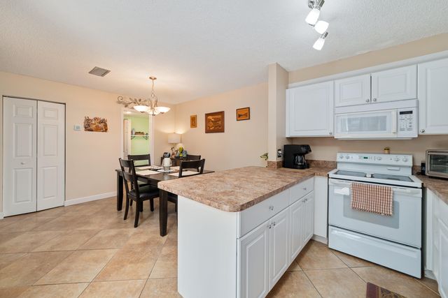 1704 FOREST LAKES Circle A, West Palm Beach, FL 33406