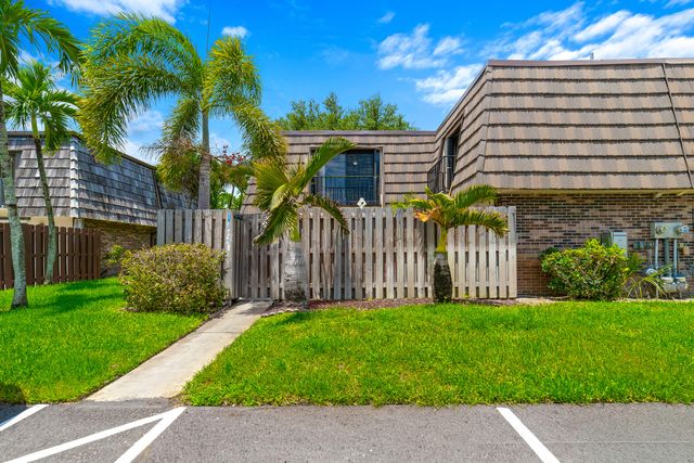 1704 FOREST LAKES Circle A, West Palm Beach, FL 33406
