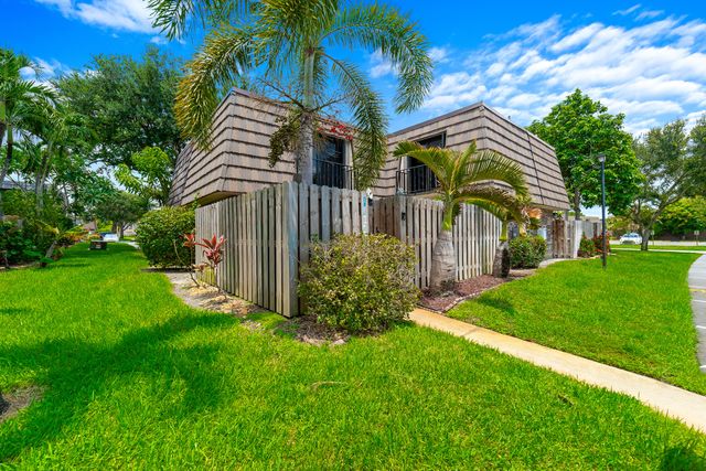 1704 FOREST LAKES Circle A, West Palm Beach, FL 33406