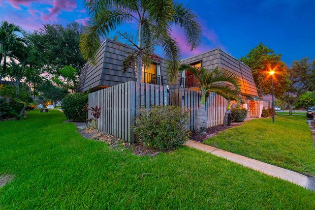 1704 FOREST LAKES Circle A, West Palm Beach, FL 33406