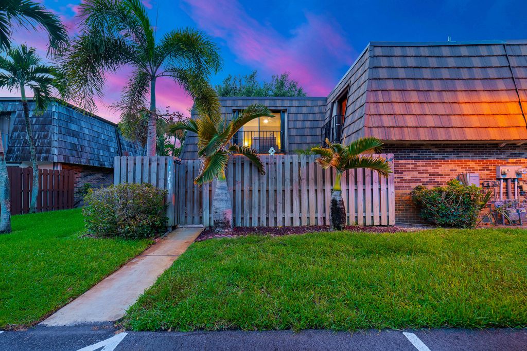 1704 FOREST LAKES Circle A, West Palm Beach, FL 33406