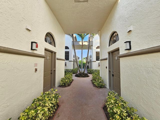 5235 Europa Drive O, Boynton Beach, FL 33437