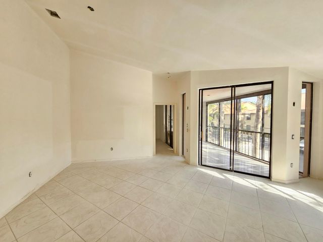 5235 Europa Drive O, Boynton Beach, FL 33437