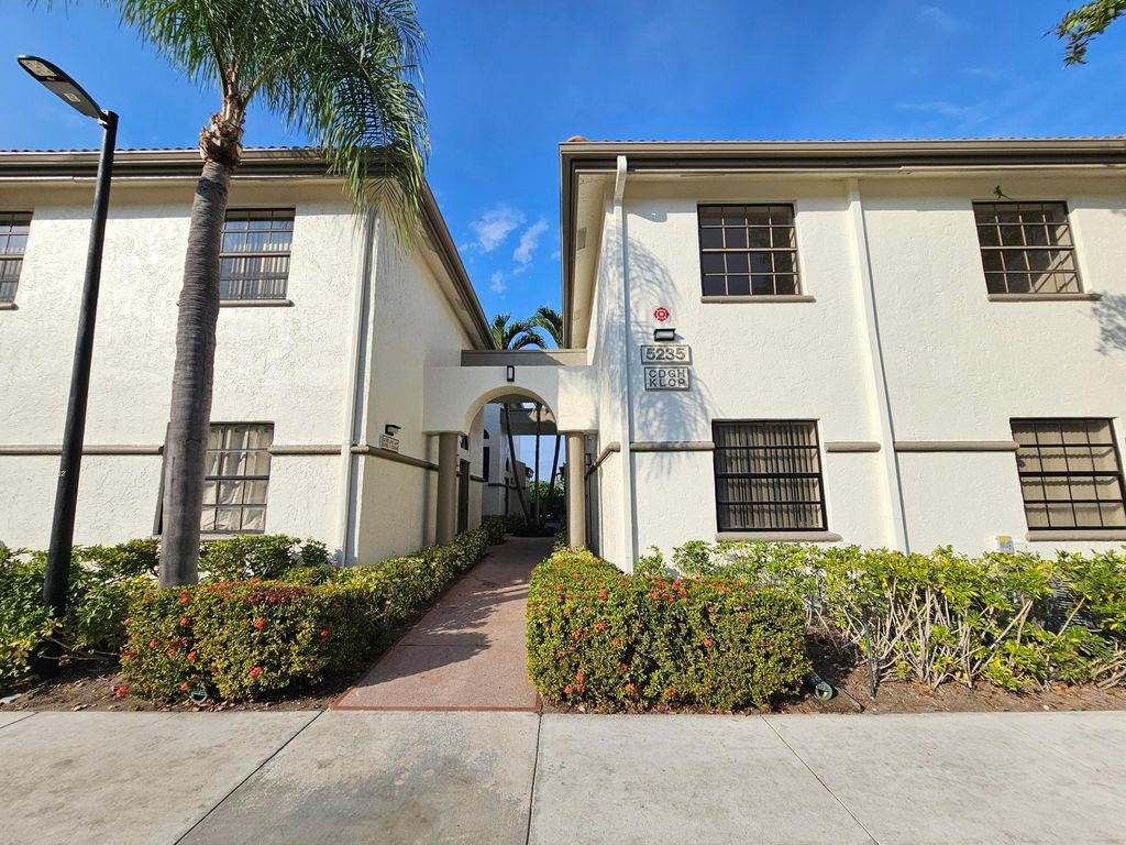 5235 Europa Drive O, Boynton Beach, FL 33437