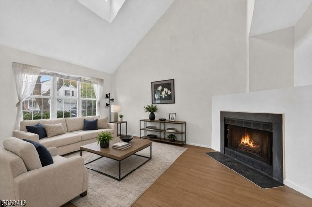 268 Edgeware Ct, Franklin Twp., NJ 08873