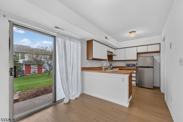 268 Edgeware Ct, Franklin Twp., NJ 08873