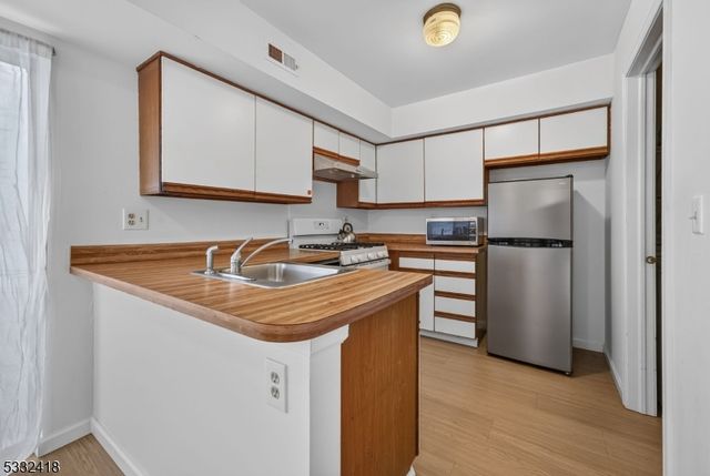 268 Edgeware Ct, Franklin Twp., NJ 08873