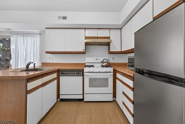 268 Edgeware Ct, Franklin Twp., NJ 08873