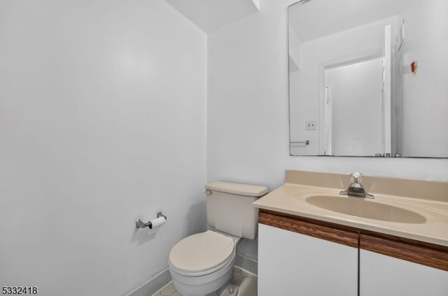 268 Edgeware Ct, Franklin Twp., NJ 08873