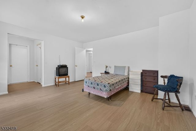 268 Edgeware Ct, Franklin Twp., NJ 08873