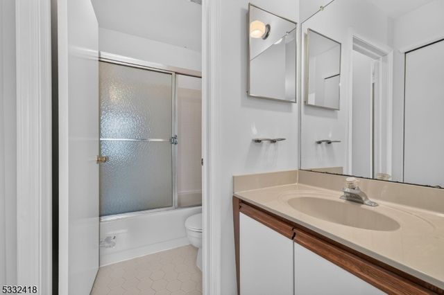 268 Edgeware Ct, Franklin Twp., NJ 08873