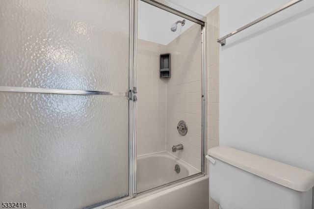 268 Edgeware Ct, Franklin Twp., NJ 08873