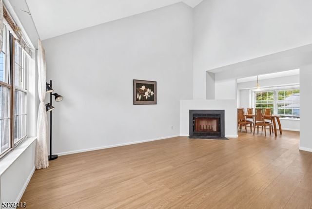 268 Edgeware Ct, Franklin Twp., NJ 08873