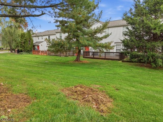 268 Edgeware Ct, Franklin Twp., NJ 08873
