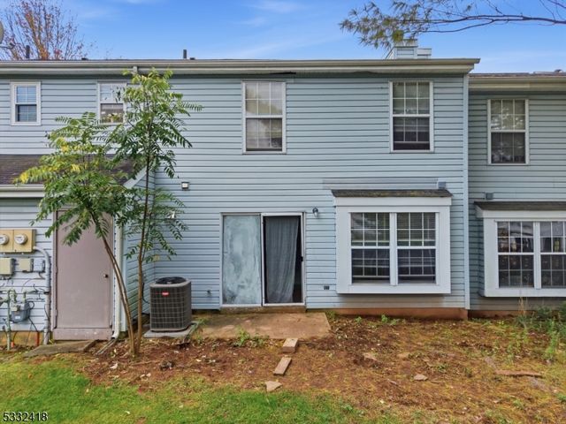 268 Edgeware Ct, Franklin Twp., NJ 08873