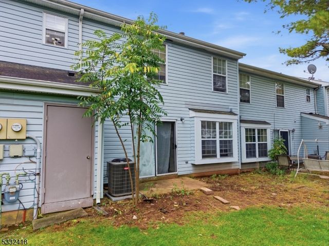 268 Edgeware Ct, Franklin Twp., NJ 08873