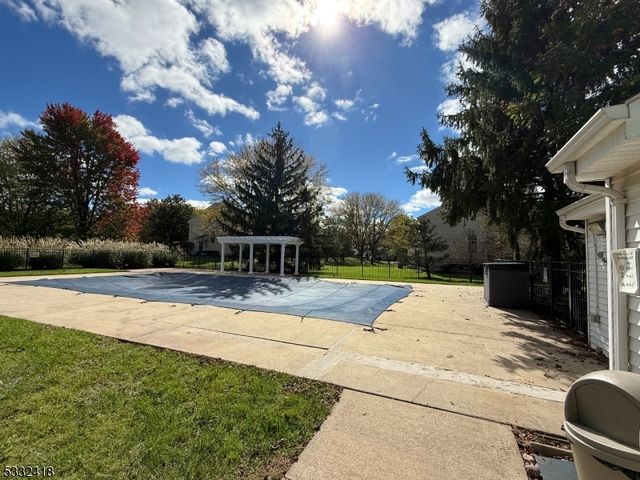 268 Edgeware Ct, Franklin Twp., NJ 08873