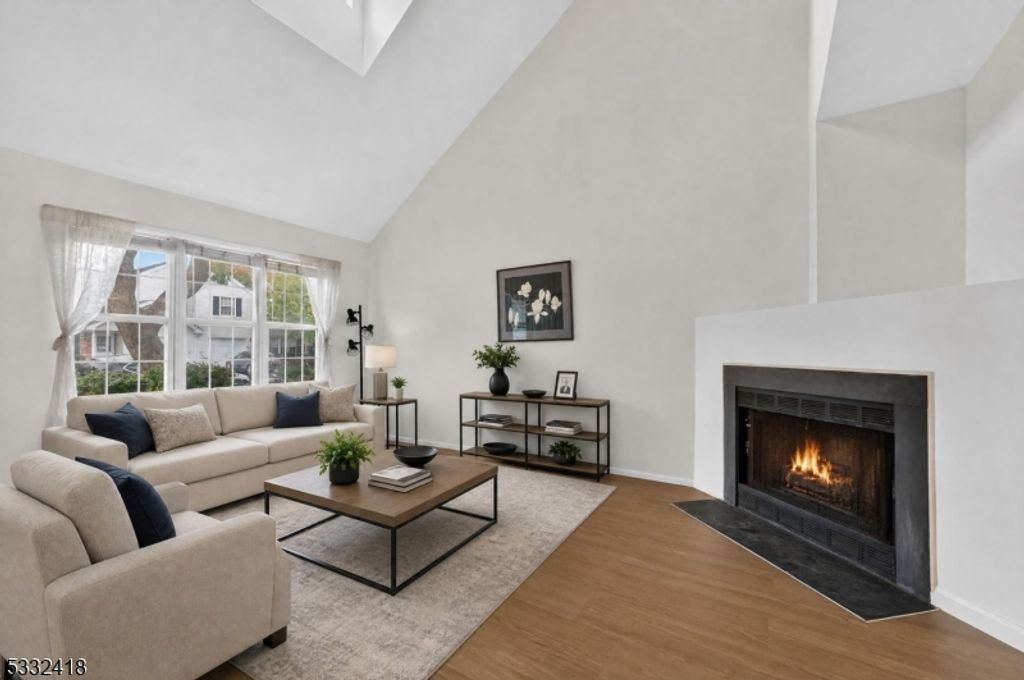 268 Edgeware Ct, Franklin Twp., NJ 08873 — photo 2